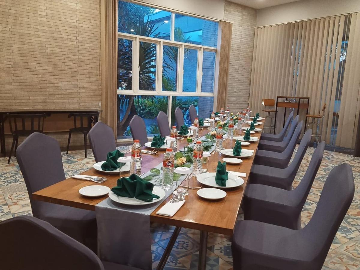Kebumen Grand Kolopaking Hotel מראה חיצוני תמונה