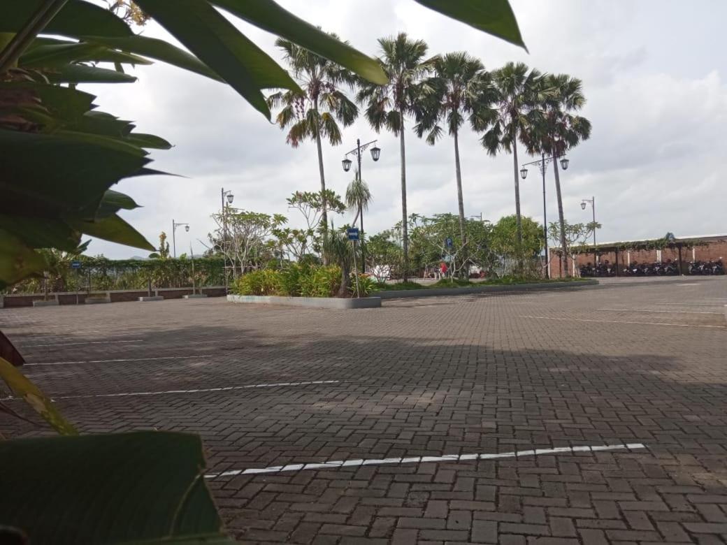 Kebumen Grand Kolopaking Hotel מראה חיצוני תמונה