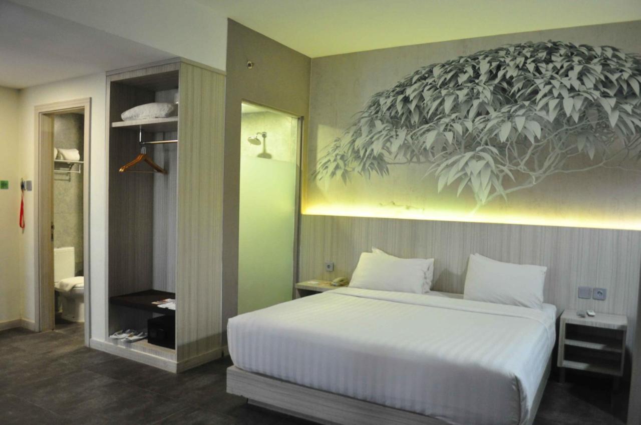 Kebumen Grand Kolopaking Hotel מראה חיצוני תמונה