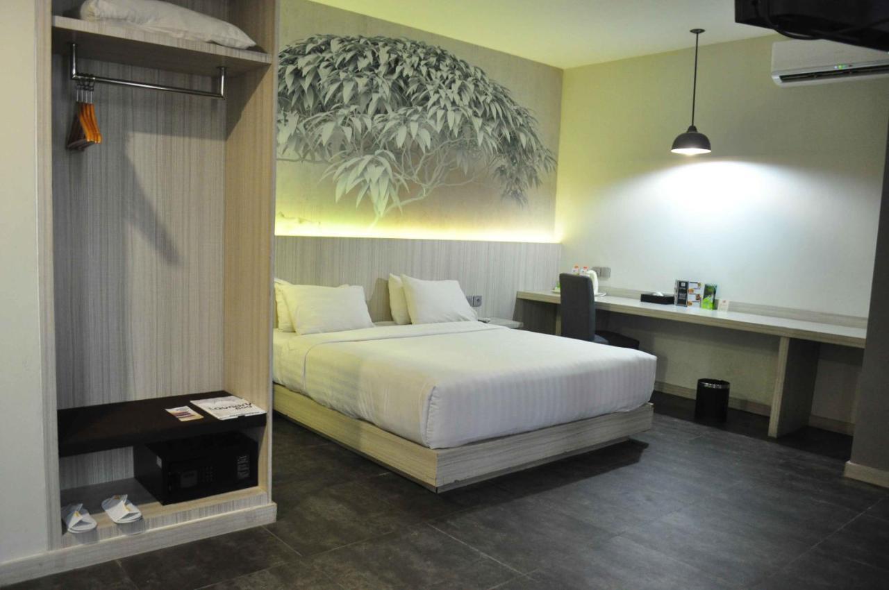 Kebumen Grand Kolopaking Hotel מראה חיצוני תמונה