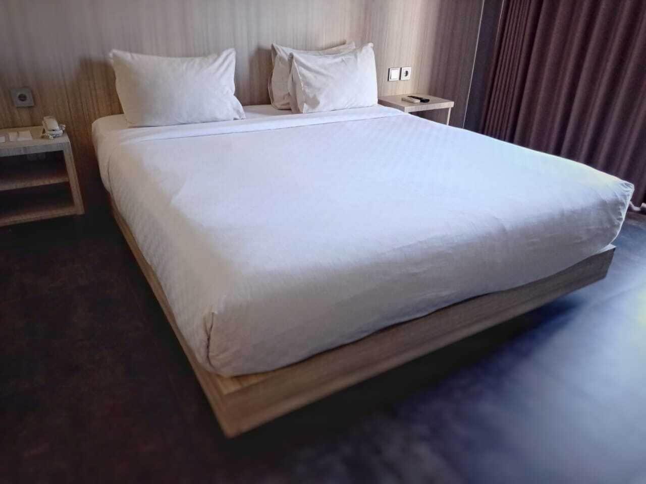 Kebumen Grand Kolopaking Hotel מראה חיצוני תמונה