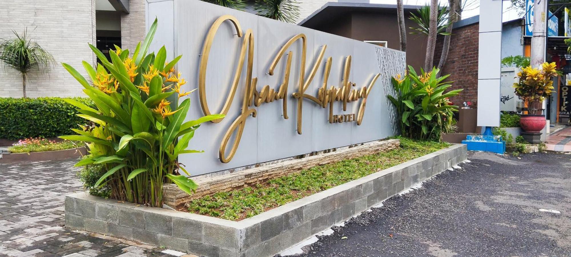 Kebumen Grand Kolopaking Hotel מראה חיצוני תמונה