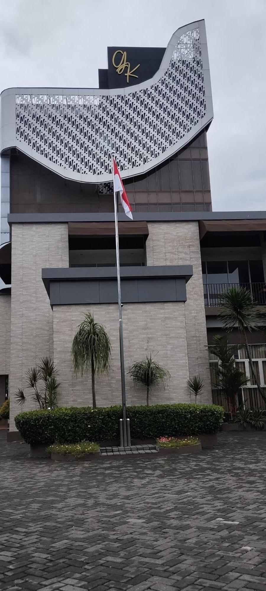 Kebumen Grand Kolopaking Hotel מראה חיצוני תמונה