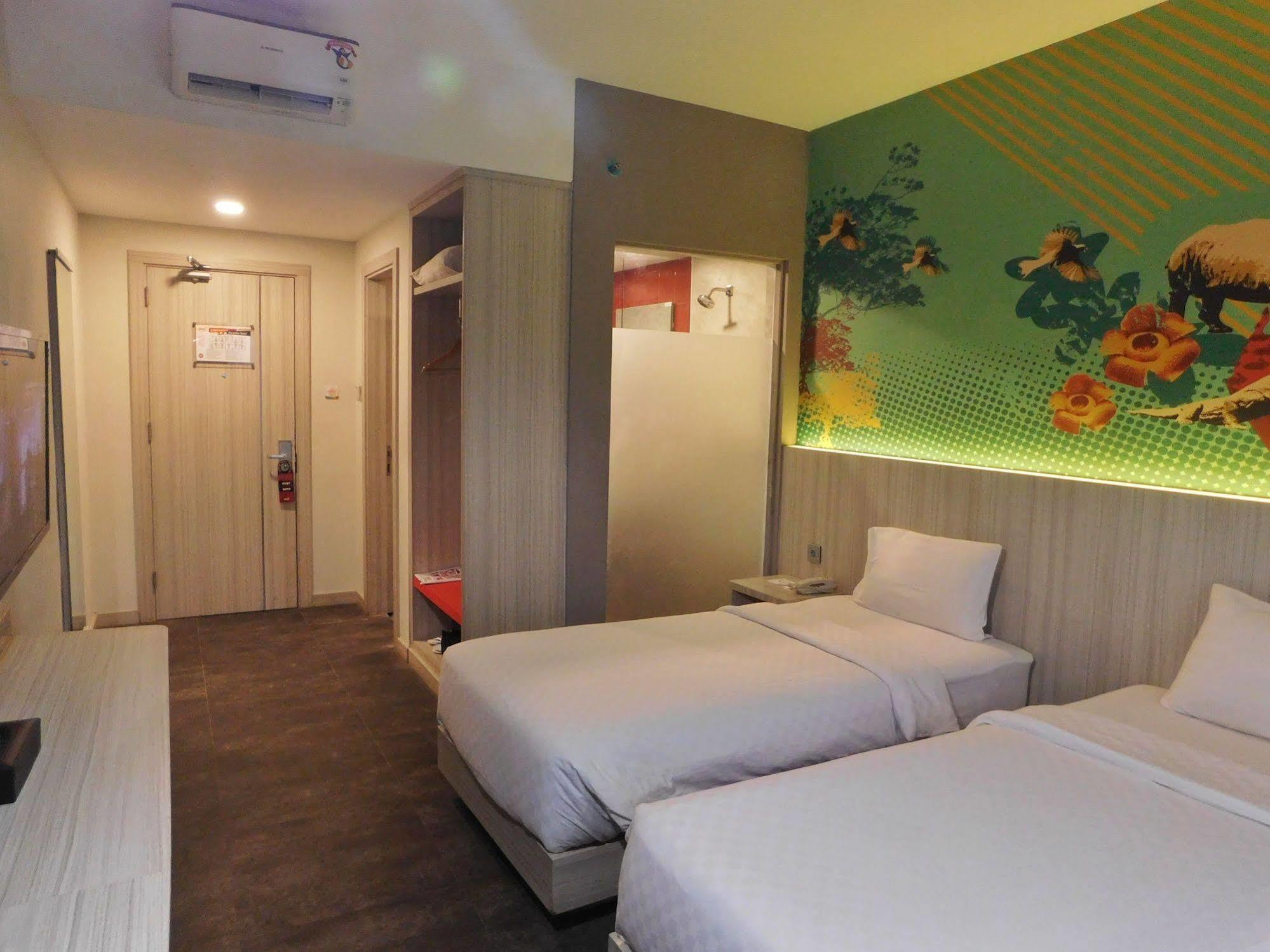 Kebumen Grand Kolopaking Hotel מראה חיצוני תמונה