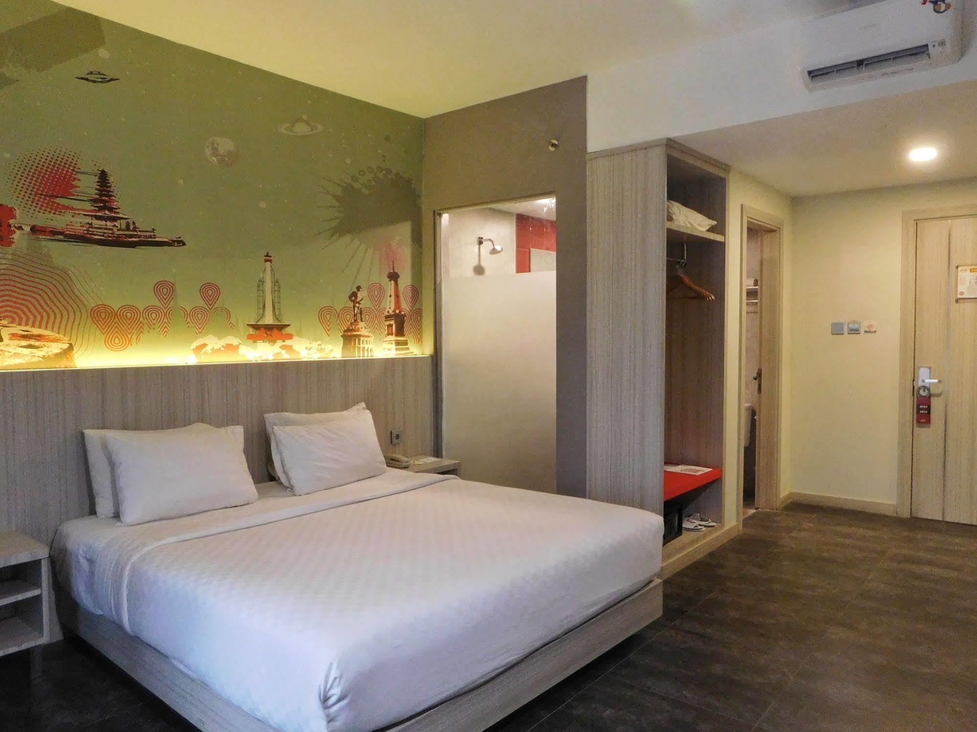 Kebumen Grand Kolopaking Hotel מראה חיצוני תמונה